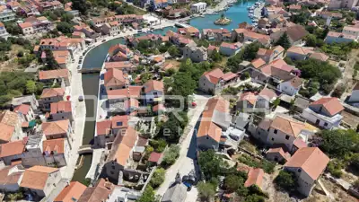 Stone house 80 m², Vrboska by the waterfront and parking - 9