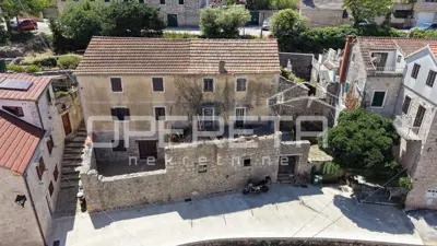 Stone house 80 m², Vrboska by the waterfront and parking - 3