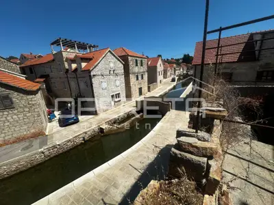 Stone house 80 m², Vrboska by the waterfront and parking - 11