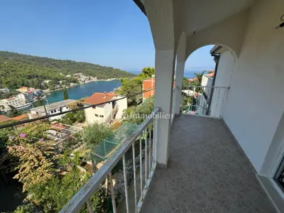 Kuća u Stomorskoj, Šolta - 3 spavaće sobe i 2 terase