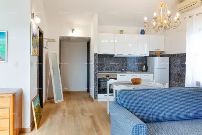 Kuća 3 apartmana, Veruda Pula, vrt i parking za 3 vozila - 12