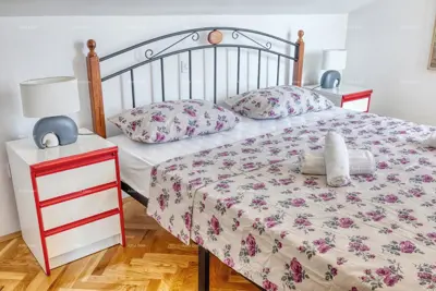 Kuća 3 apartmana, Veruda Pula, vrt i parking za 3 vozila - 20