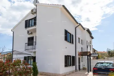 House with 3 apartments, Veruda Pula, garden and parking for 3 vehicles