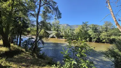Zemljište 1.705 m², Brod na Kupi - direktan pristup Kupi
