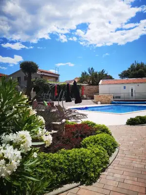 Apartment 58 m², Peroj - shared pool and garden area - 9