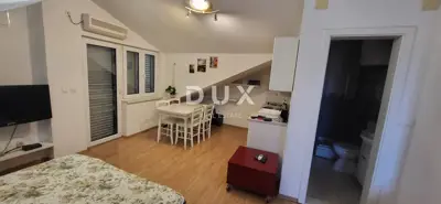 House 210 m², Biograd na Moru - quiet street in the center - 15