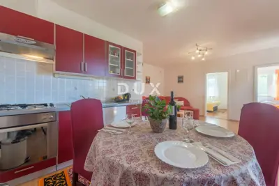 House 210 m², Biograd na Moru - quiet street in the center - 8
