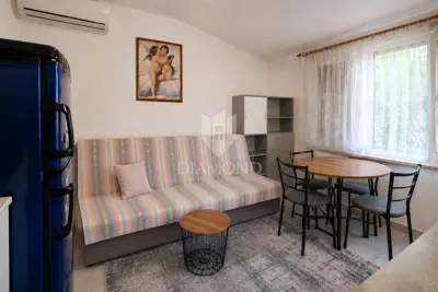Studio apartment 18 m², Umag center - separate entrance - 2