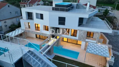 Urbane Villa 439 m², Kožino - 3 Apartments und Meerblick