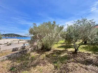 Građevinsko zemljište 961 m², Preko - 1. red do mora - 2