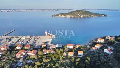 Građevinsko zemljište 961 m², Preko - 1. red do mora