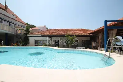 Apartmanska kuća 1 036 m², Omiš - 150 m od plaže - 2