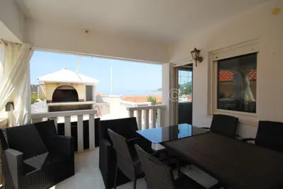 Apartment house 1 036 m², Omiš - 150 m from the beach - 14