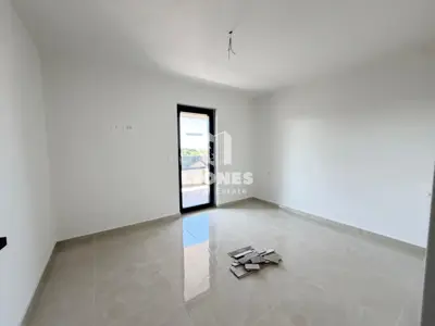 Stan na prvom katu s krovnom terasom sa predivnim pogledom na more u Novigradu - 9