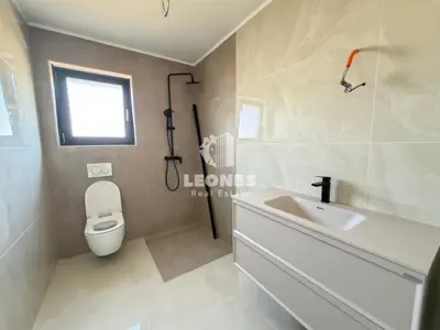 Stan na prvom katu s krovnom terasom sa predivnim pogledom na more u Novigradu - 6