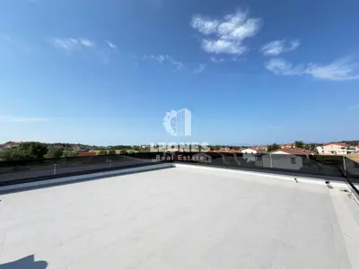 Apartment on the first floor with a roof terrace with a beautiful view of the sea in Novigrad