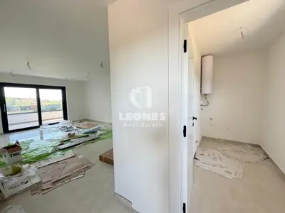Stan na prvom katu s krovnom terasom sa predivnim pogledom na more u Novigradu - 5