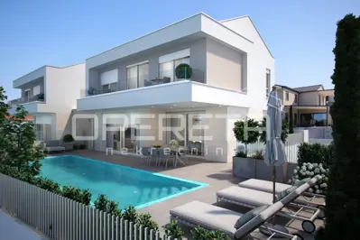 Grundstück 650 m², Poreč - Baugenehmigung