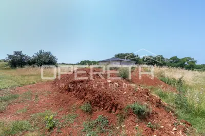 Grundstück 650 m², Poreč - Baugenehmigung - 2