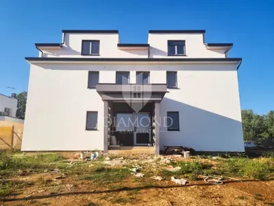 Stan s terasom i parkingom, Poreč okolica