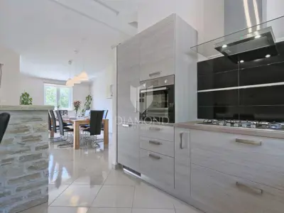 Vila 215 m², Labin - bazen i vrt - 16