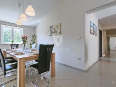 Vila 215 m², Labin - bazen i vrt - 13