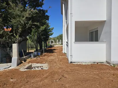 OTOK RAB, BARBAT - 2 Zimmer + Wohnzimmer im Erdgeschoss eines Neubaus 70 m²
