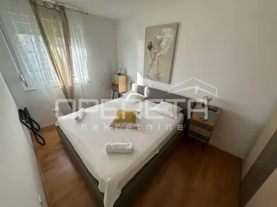 Trosoban stan na Žnjanu s loggiom i garažom, prvi red do mora - 7