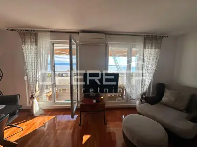 Trosoban stan na Žnjanu s loggiom i garažom, prvi red do mora - 2