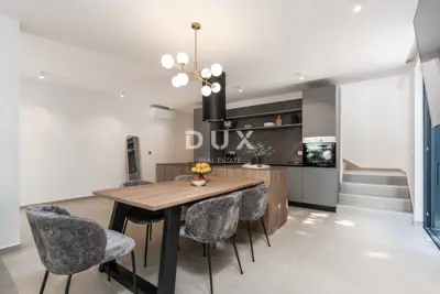 Villa 683 m², Poreč - 3 residential units - 10