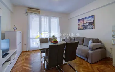 Senj-stan u prvom redu do mora