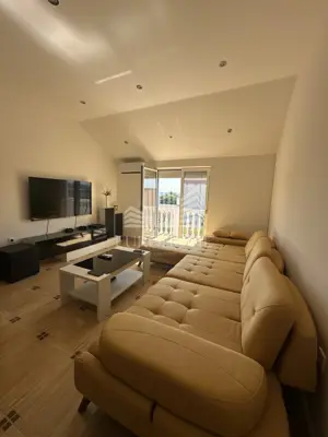 ZADAR- Four-room apartment, 130.00 m², year-round rental