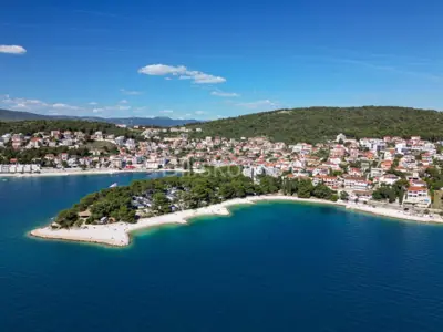 Građevinsko zemljište 1.239m², Čiovo – 120 metara od mora