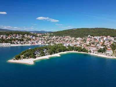 Građevinsko zemljište 1.239m², Čiovo – 120 metara od mora