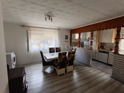 Kuća u Donjoj Dubravi, parcela s dvije dodatne zgrade i vrtom - 3