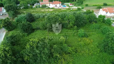 Building plot 3,612 m², Pićan - peaceful surroundings - 3