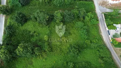 Building plot 3,612 m², Pićan - peaceful surroundings