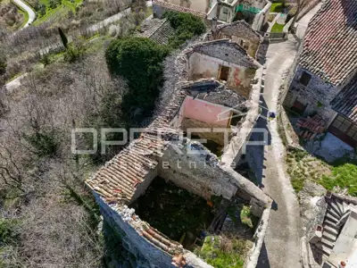 Three terraced houses for renovation in an excellent location with panoramic views - 12