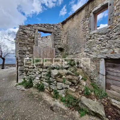 Three terraced houses for renovation in an excellent location with panoramic views - 5