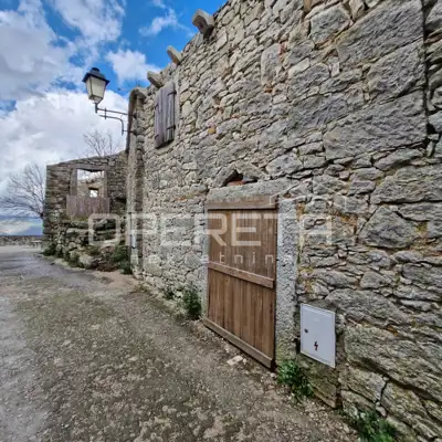 Three terraced houses for renovation in an excellent location with panoramic views - 10