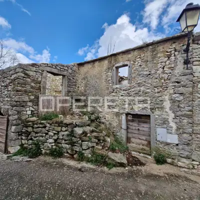 Three terraced houses for renovation in an excellent location with panoramic views - 8