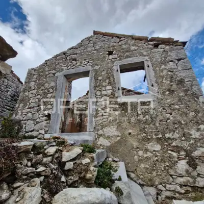 Three terraced houses for renovation in an excellent location with panoramic views - 4