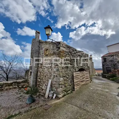 Three terraced houses for renovation in an excellent location with panoramic views - 7