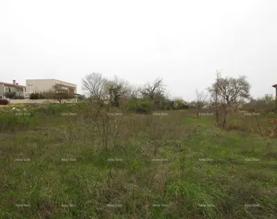 Građevinsko zemljište 3 704 m², Burići kod Kanfanara, voda i struja