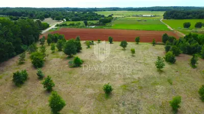 Poreč, Umgebung, hervorragendes Baugrundstück mit Projekt