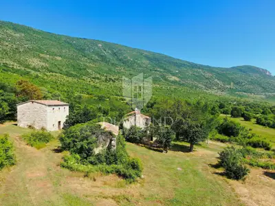 Imanje 2.776 m², Kršan - pogled na Učku i privatnost