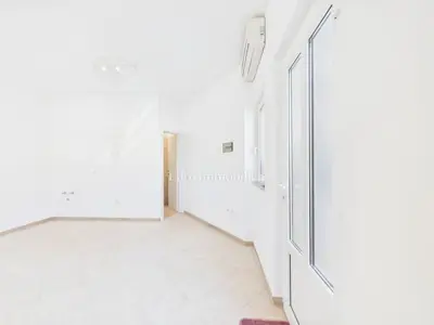 Studio apartment 26 m², Pula Centar - completely renovated - 4