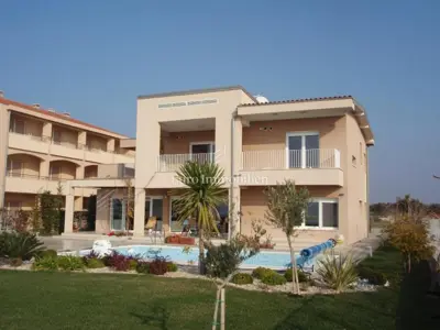 Vila 300 m², Sukošan - prvi red do mora i bazen