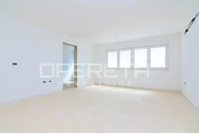 Stan 69 m², Vlašići na Pagu - 2 sobe, vrt i parkirno mjesto