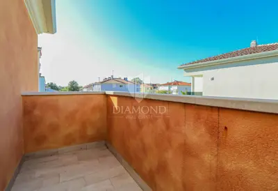 House 130 m², Novigrad surroundings - 3 bedrooms - 19